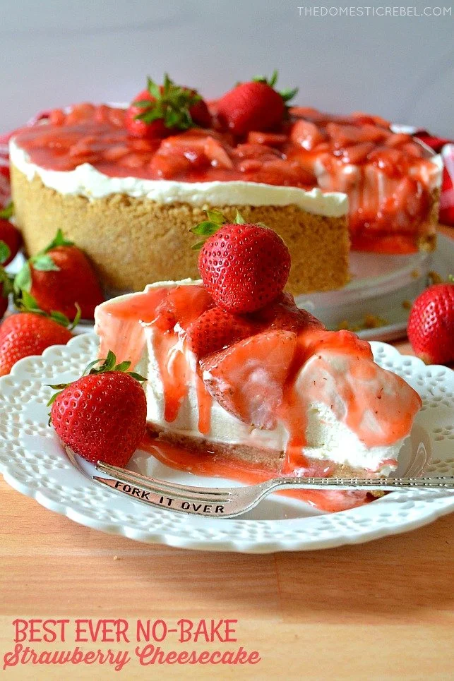 Unbaked strawberry cheesecake topped with fresh strawberries