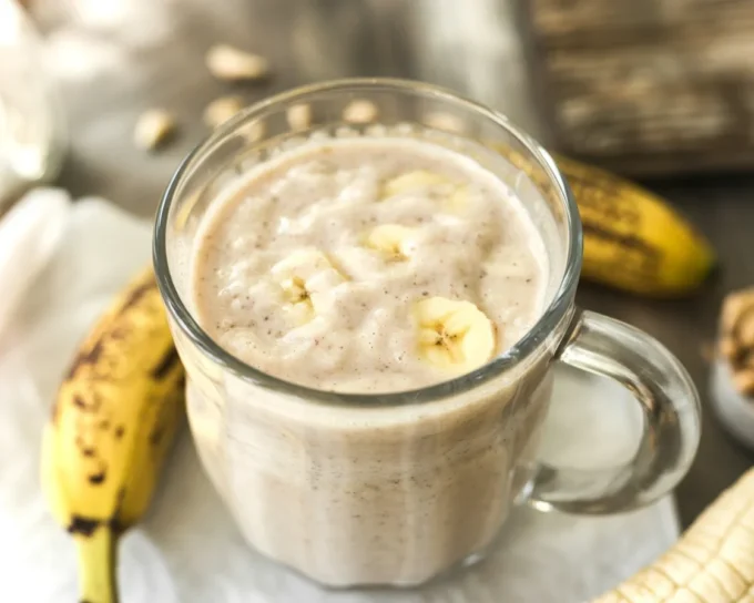 Healthy banana smoothie for weight loss with nutritious ingredients and easy recipe.