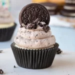 Delicious Oreo buttercream frosting spread on a cake